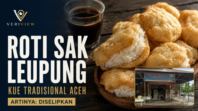 Roti sak Leupung berupa roti goreng dibelah dan diselipkan nasi ketan putih, disajikan bersama segelas kopi tubruk di warung Km 24 jalur Banda Aceh–Calang